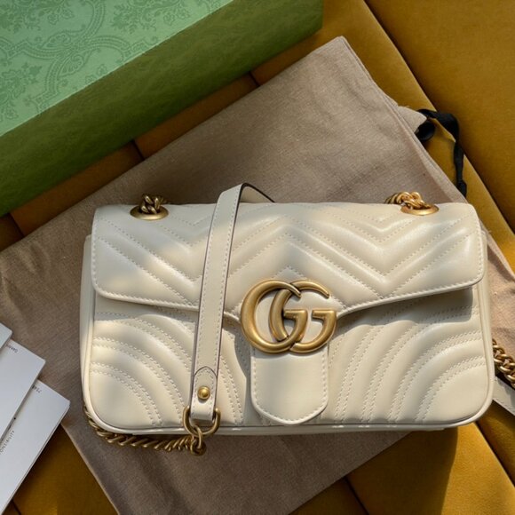 Gucci GG Marmont Shoulder Bag Gold Hardware White Matelassé Leather - Picture 1 of 9